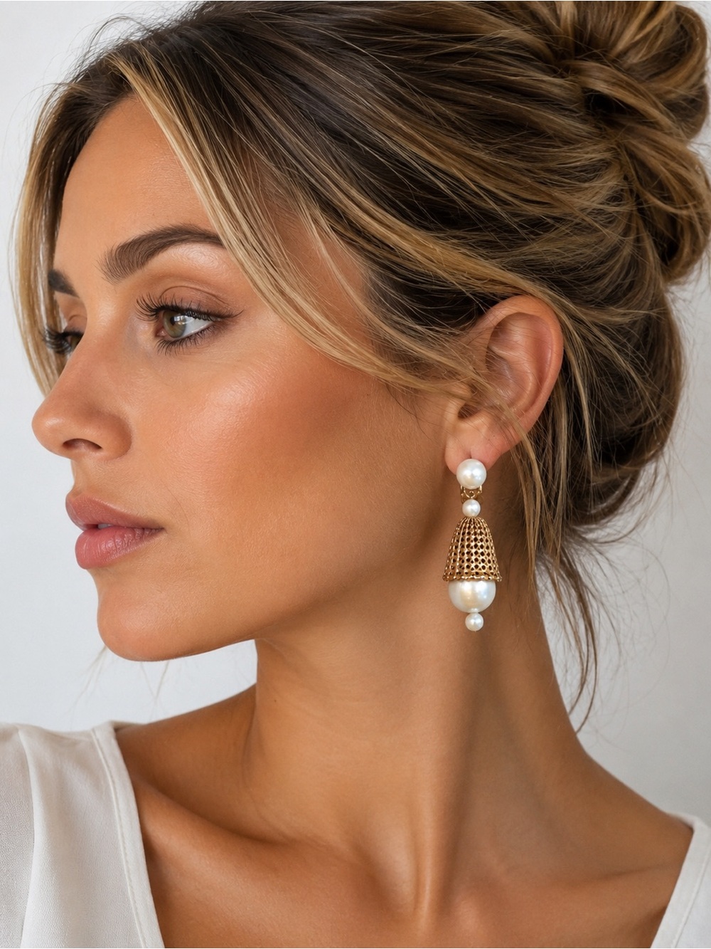Signed Vintage Marvela‎ Faux Pearl Gold Tone Clip-On Dangle Statement Earrings